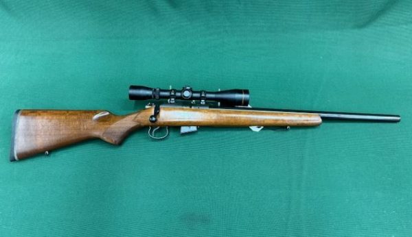 .22 MAG CZ 452 VARMINT BLUED WALNUT 20'' BARREL FITTED WITH LEUPOLD 3-9X40 SCOPE WITH NEW MAGAZINE