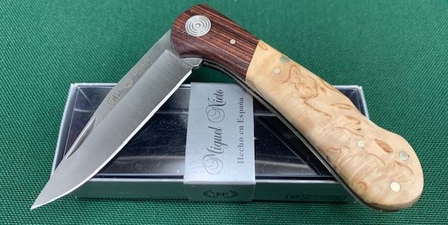 KNIFE NIETO 046 COYOTE CURLYBIRCH 8CM FOLDER